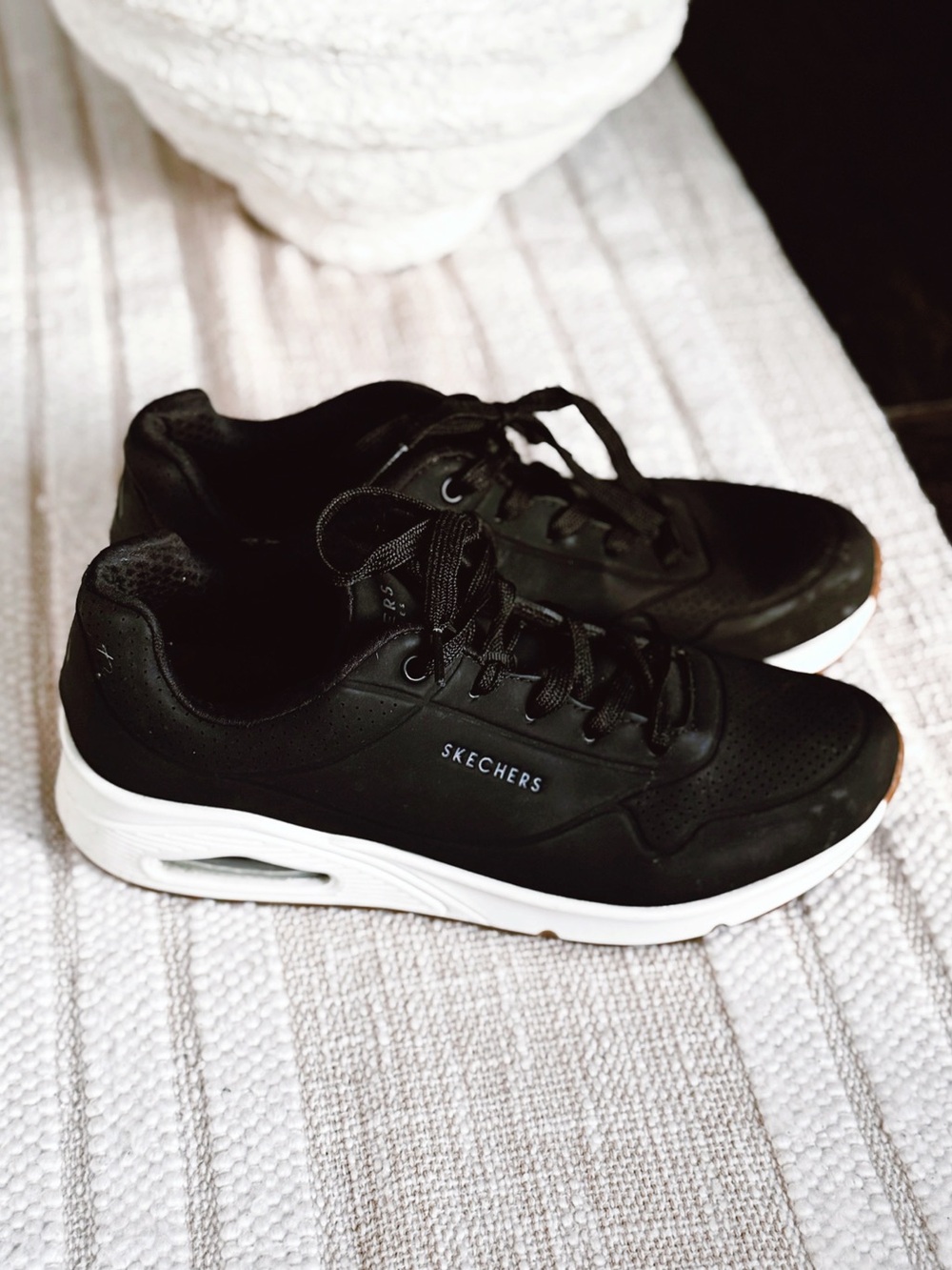 WOMEN’S SKETCHERS UNO STAND ON AIR SNEAKERS 🖤